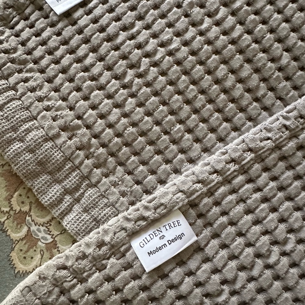Two Japanese style cotton waffle weave bath towels. - Picture 3 of 10